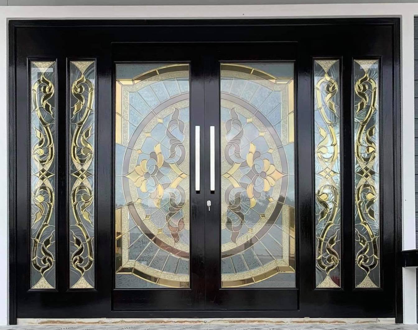 ประตูไม้สักกระจกนิรภัย