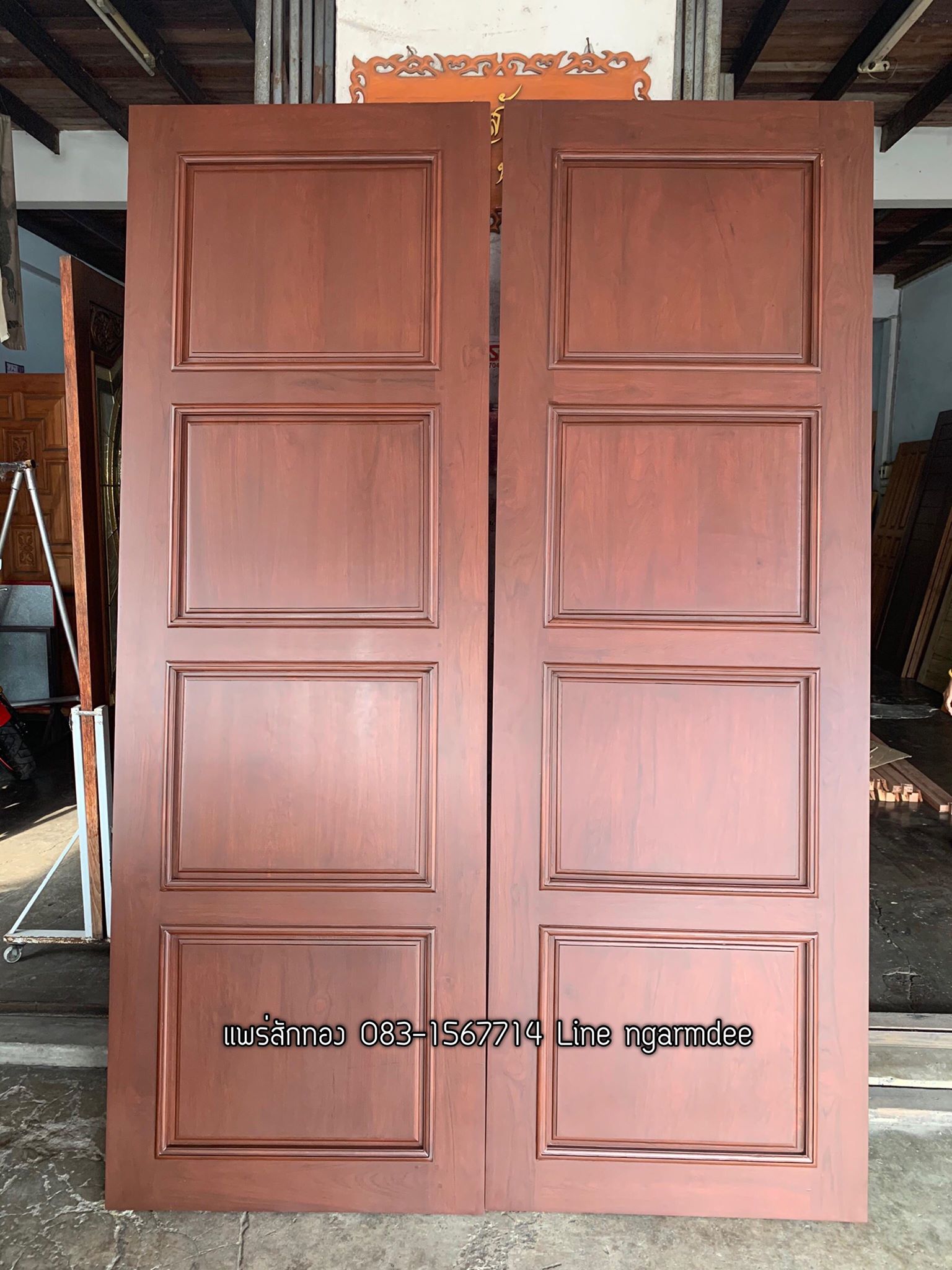 ประตูไม้สักบานคู่