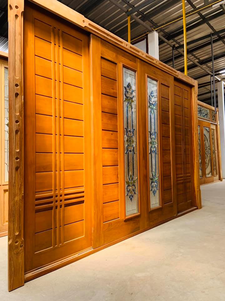 ประตูไม้สักกระจกนิรภัย