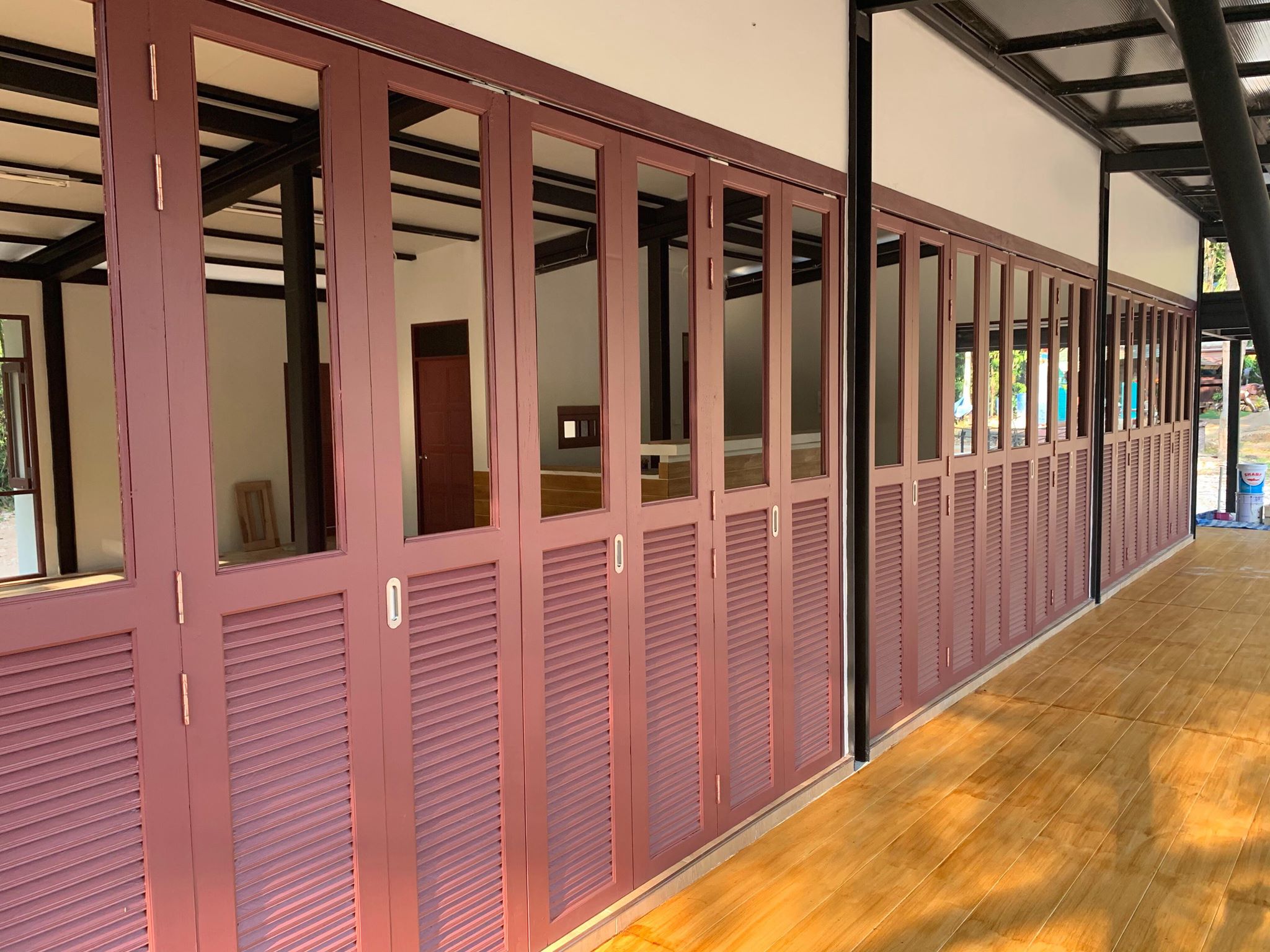 ประตูไม้สักบานคู่