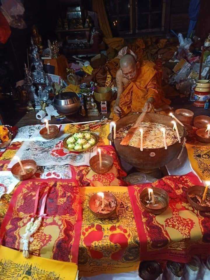 น้ำมันเทพรัญจวน,สีผึ้ง หลวงปู่มหาศิลา(พร้อมส่ง)