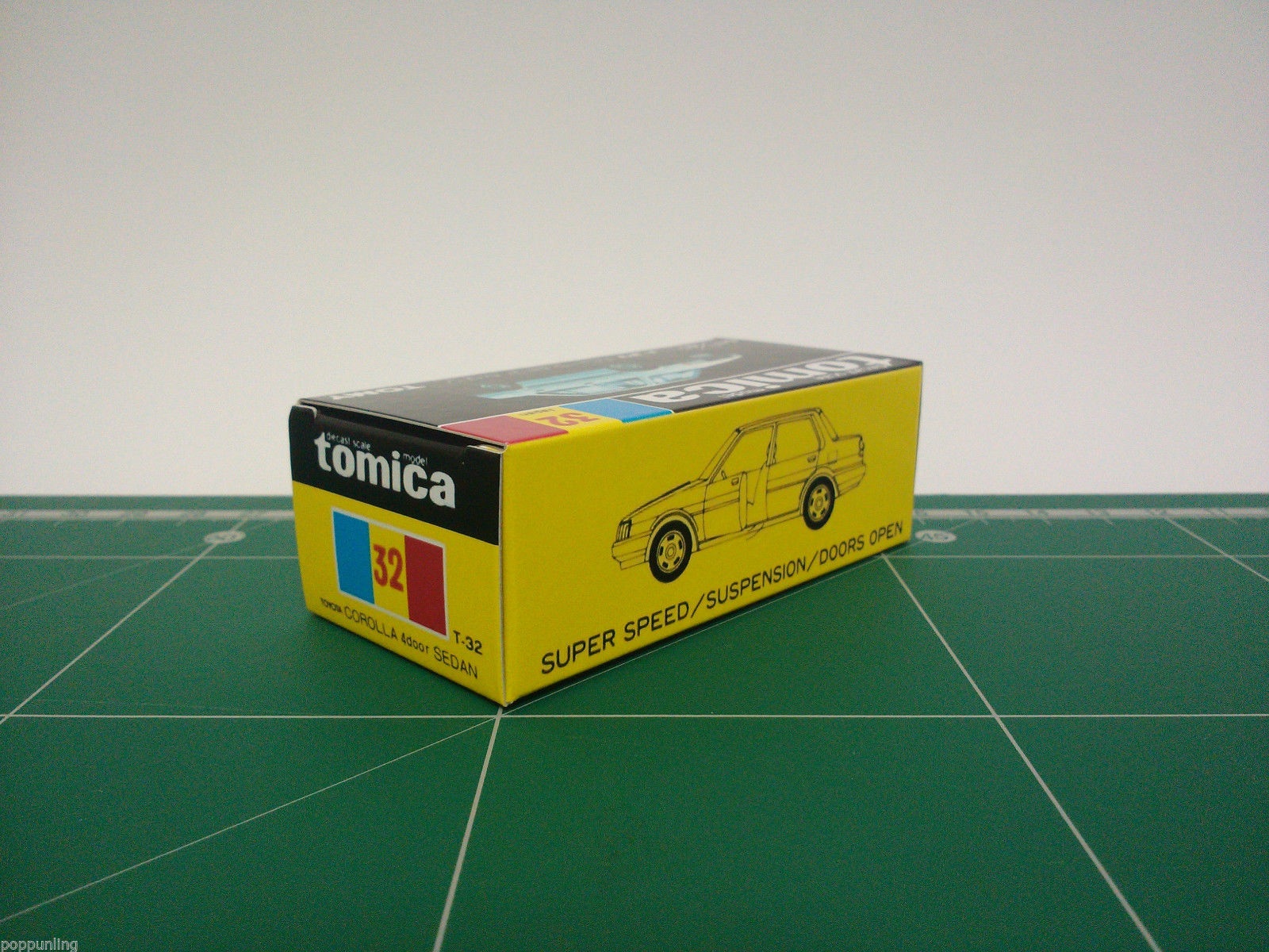 กล่องพิมพ์ Reproduction Box สำหรับ Tomica Black Box No.32 Toyota Corolla 4door Sedan (กล่องเปล่า, ไม่มีรถ)