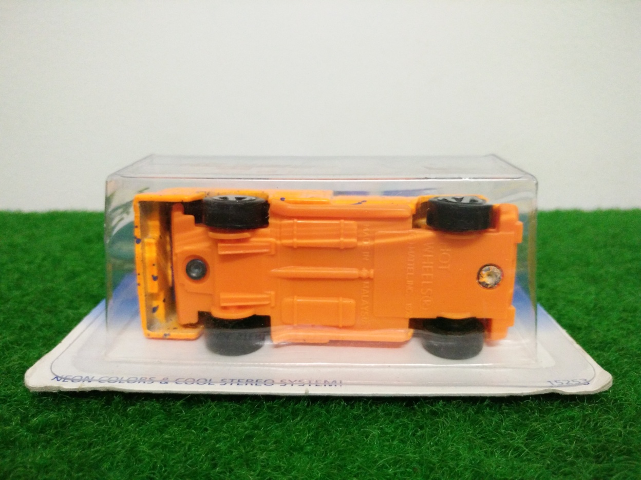 Hot Wheels Neon Colors & Cool Stereo System; Splatter Paint Series #1 of 4 (Rescue Ranger)
