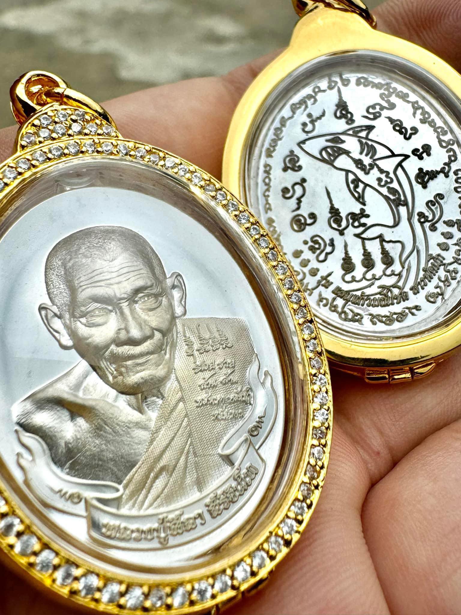 หลวงปู่มหาศิลา รุ่น แสนแก้วมณีโชติ และฉลามเรียกทรัพย์ งับเงินงับทอง(พระออกแล้ว พร้อมส่ง)