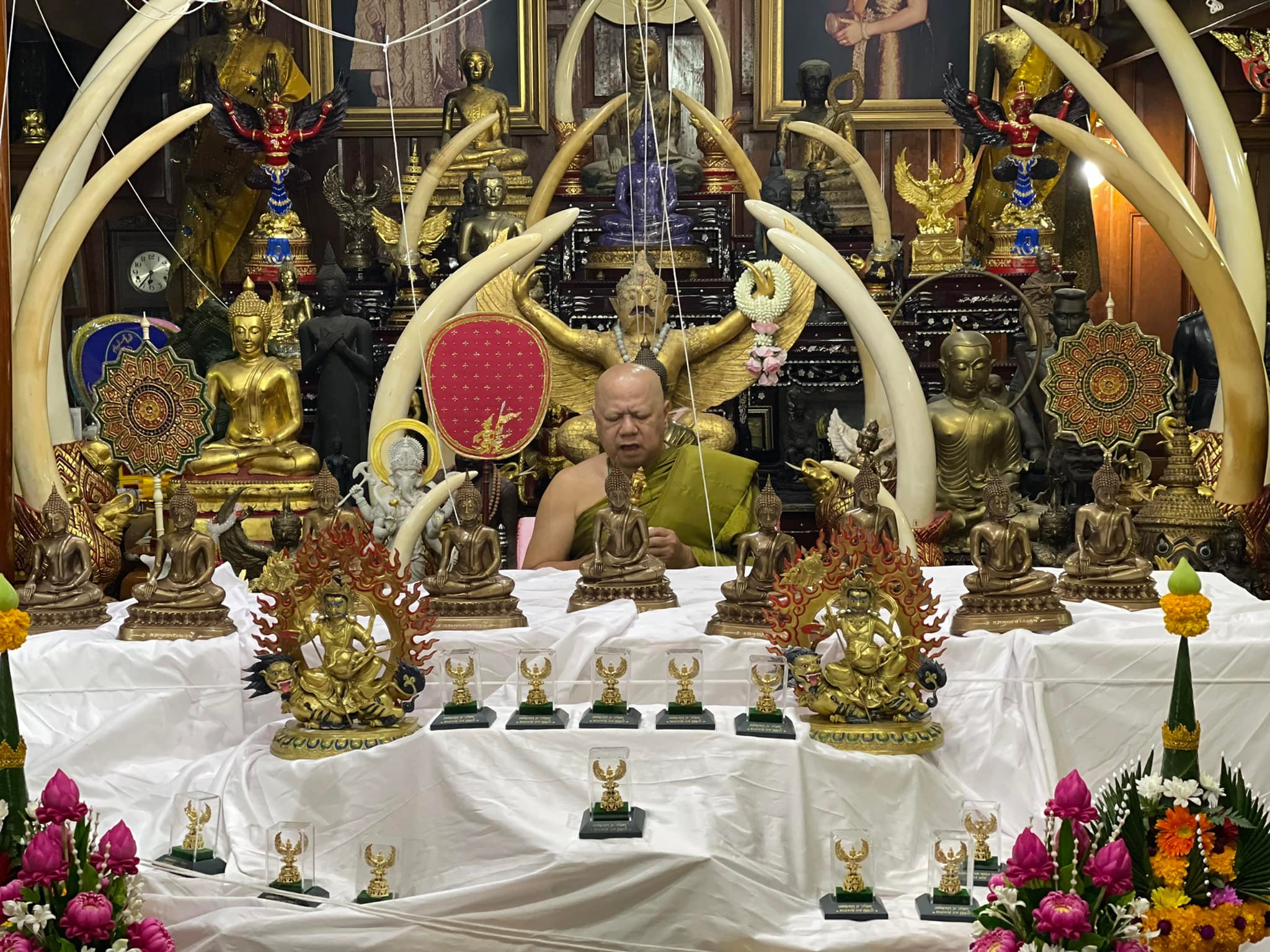 พญาครุฑ รุ่น เจริญพร หลวงพ่อวราห์ วัดโพธิ์ทอง