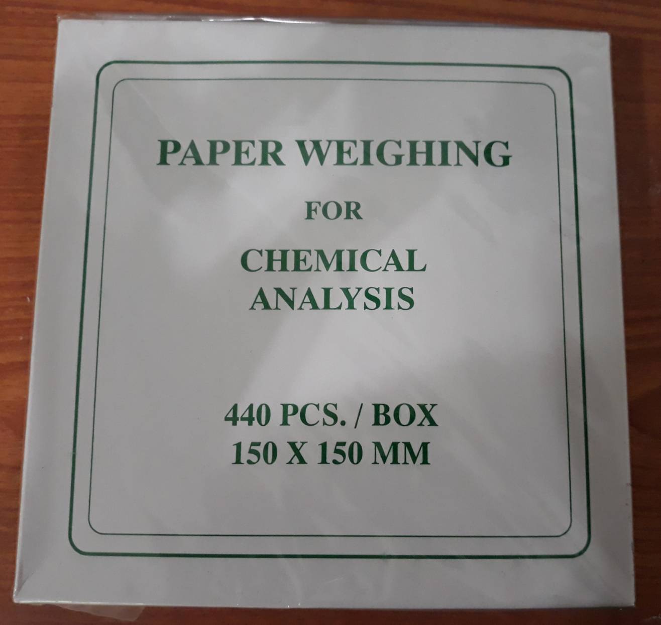 กระดาษชั่งสาร 150 x 150 มม. (440 แผ่น / กล่อง ) Weighing Papers