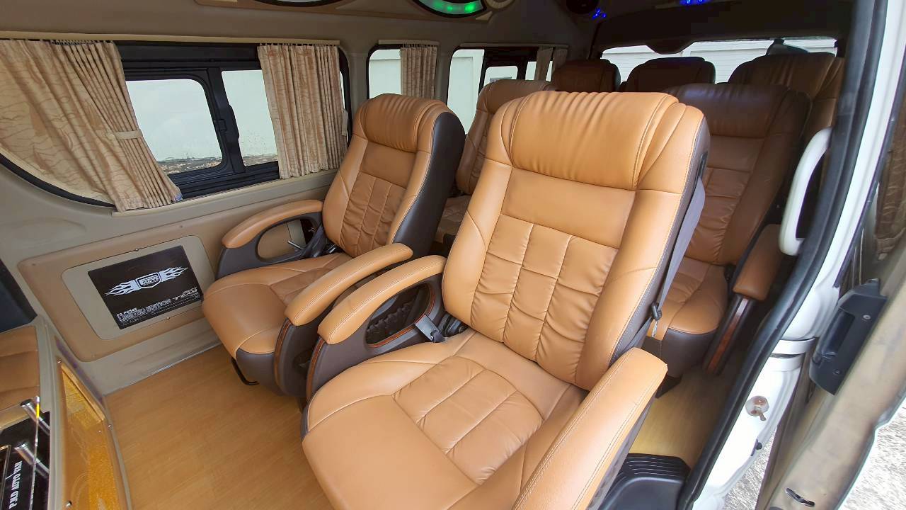 TOYOTA COMMUTER 3.0 A/T 2015