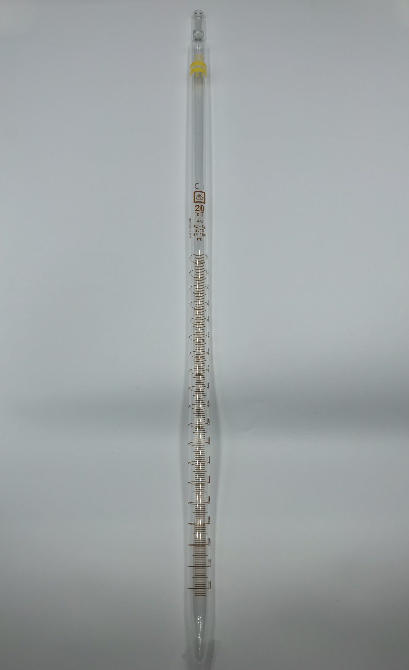 ปิเปตแก้วมีขีดปริมาตร 20 ml Graduated Pipette Class AS "Qualicolor" Czech