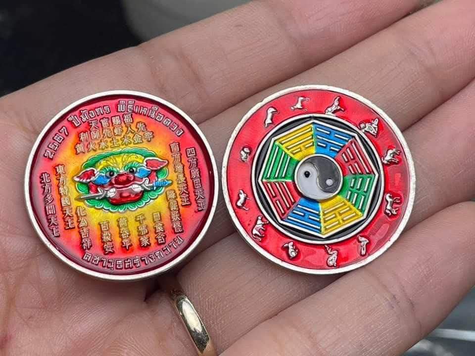 เหรียญกันชง8ทิศ เหรียญคำพร รวย ล้าน หลวงปู่มหศิลา เสกพร้อมเหนือดวง 2 เหรียญที่ระลึก พรมงคล พร้อมส่ง