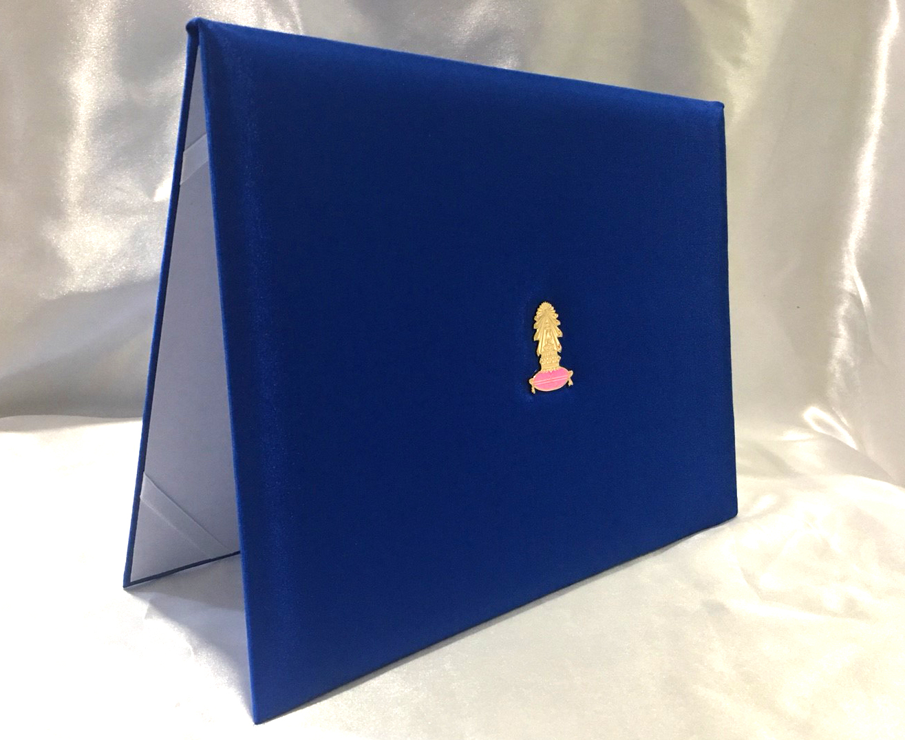 ปกใส่ใบประกาศนียบัตรพร้อมติดเข็ม ตราสัญลักษณ์ โรงเรียนบดินทรเดชา (สิงห์ สิงหเสนี)