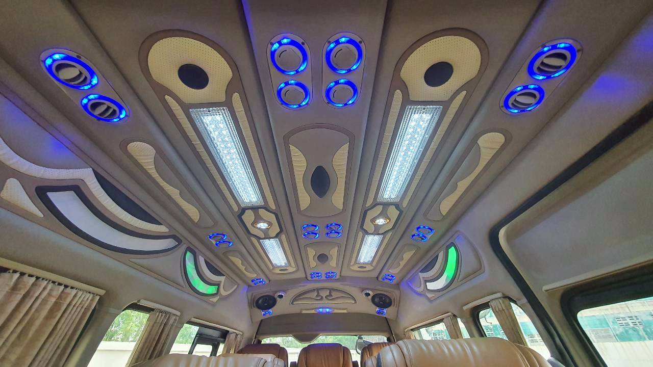 TOYOTA COMMUTER 3.0 A/T 2015