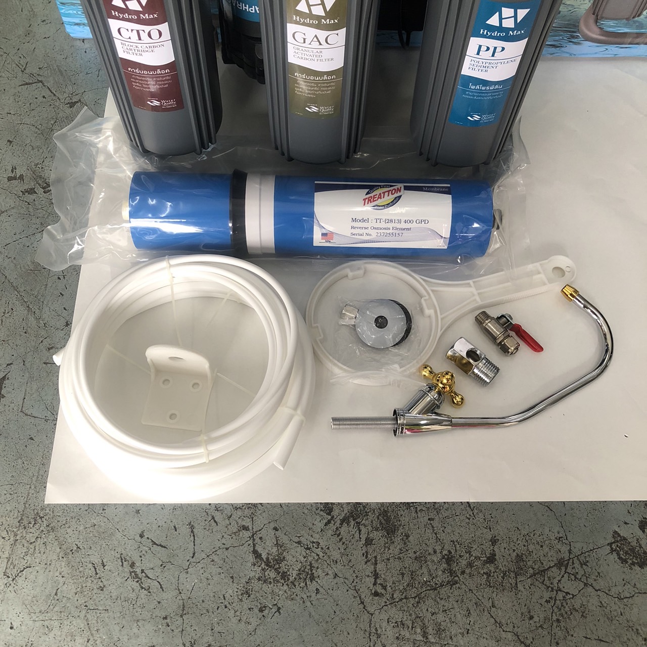 เครื่องกรอง RO (รีเวิร์สออสโมซิส) 400 gpd เฟรมตั้ง แบรนด์ Hydromax ระบบกรองน้ำดื่ม 6 ขั้นตอน 1. PP (โพลีโพรพิลีน)2. CTO (คาร์บอนอัดแท่ง)3. GAC (คาร์บอนเกร็ด)4. RO (รีเวิสออสโมชีส)5. PCB (โพสต์คาร์บอน)6. Mineral (หินแร่)