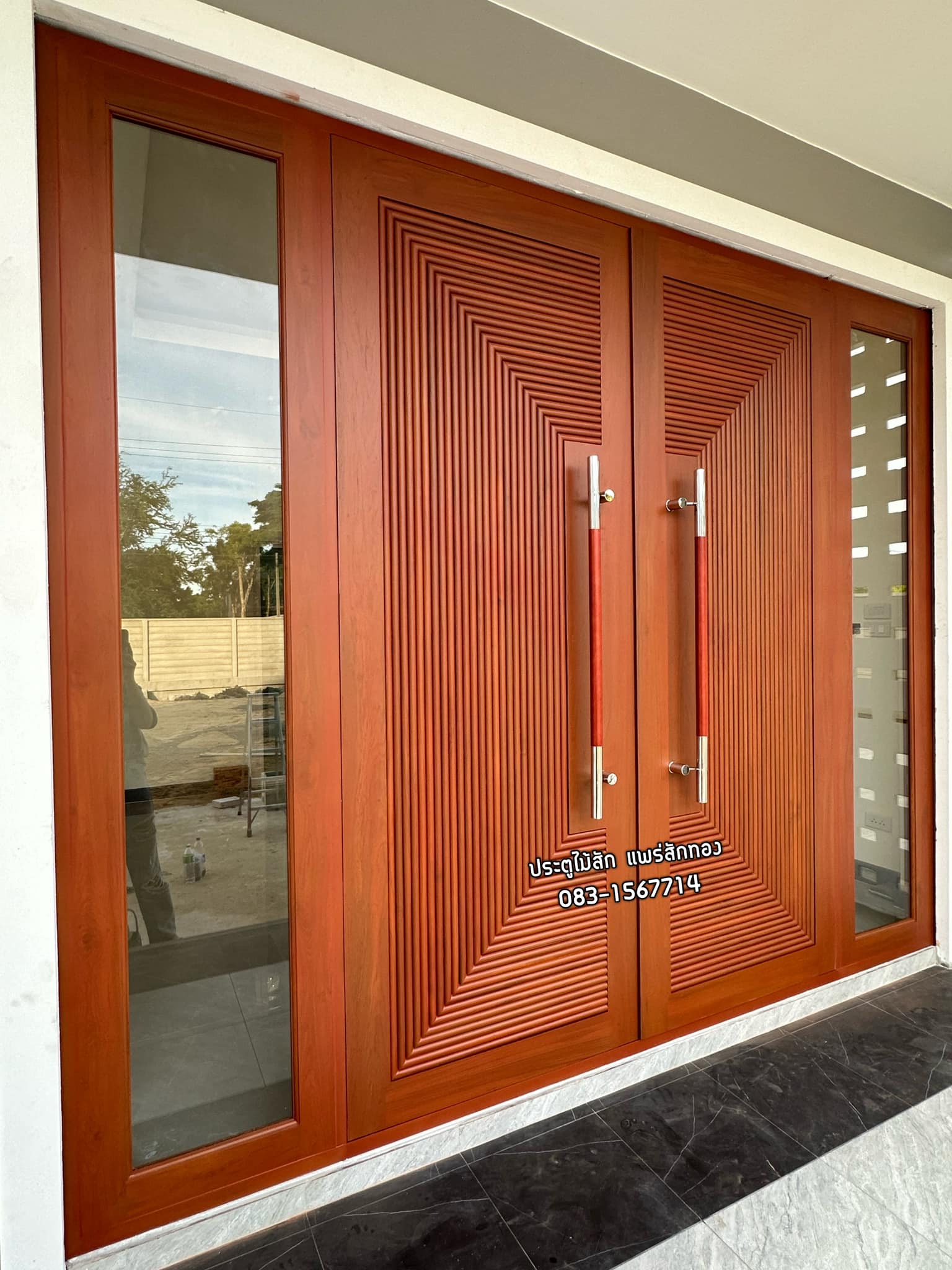 ประตูไม้สัก