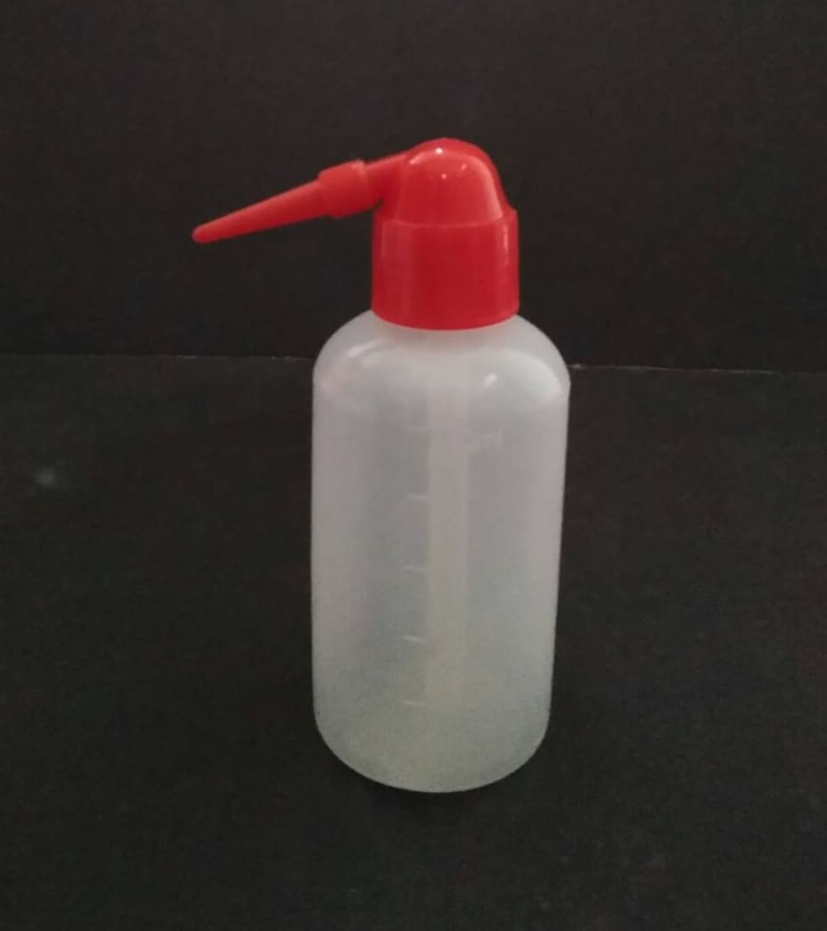 ขวดน้ำกลั่นสายฉีดสั้นสีแดง 250 ml