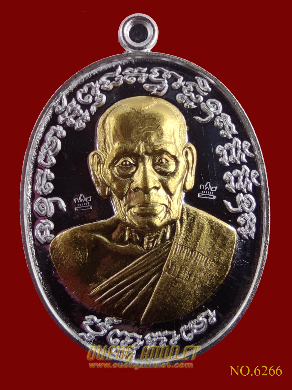 เหรียญเจริญพร 2 หลวงพ่อพัฒน์ ปุญญกาโม พิมพ์ครึ่งองค์ เนื้อเงินหน้ากากทองคำ