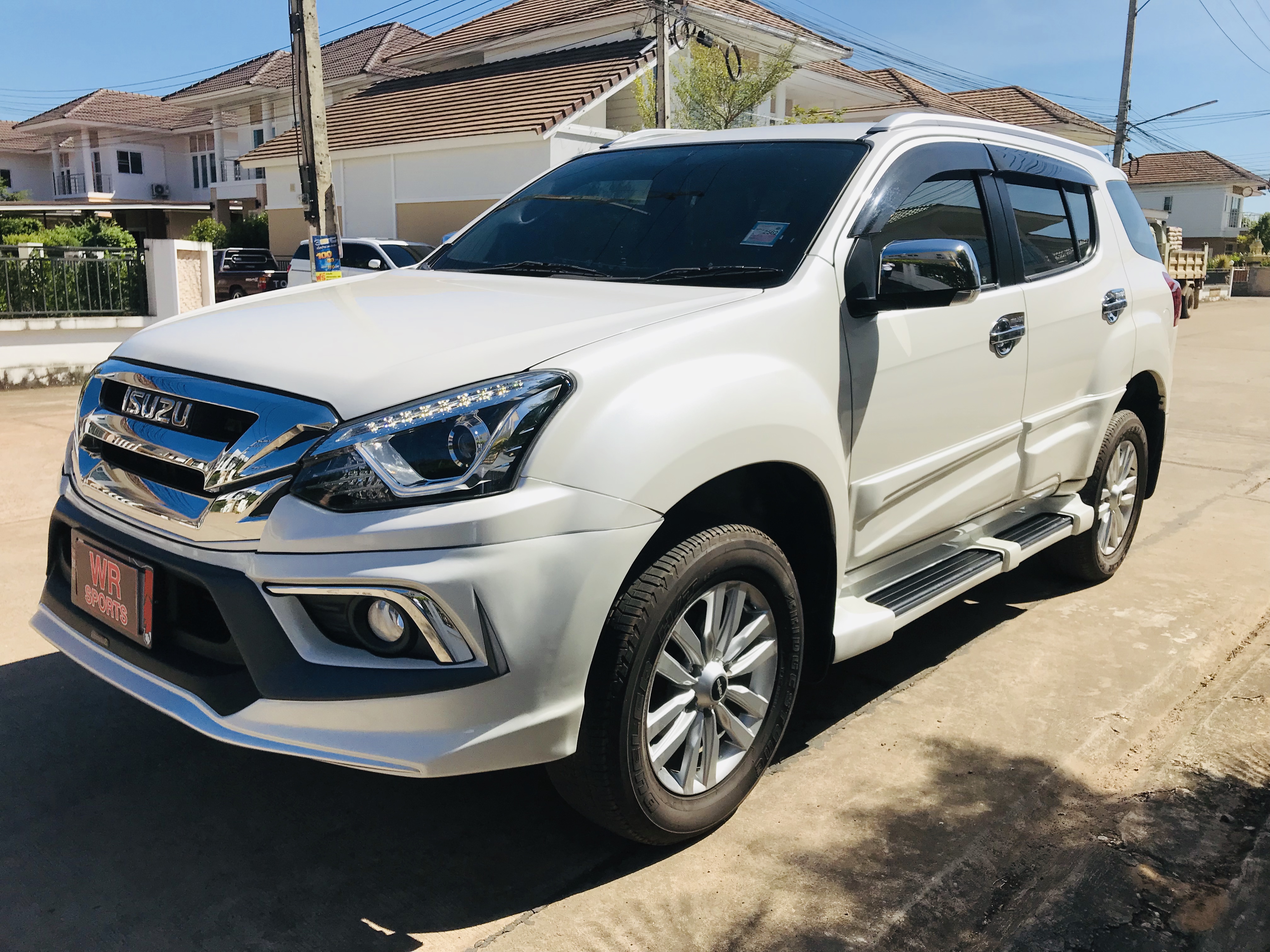 ชุดแต่งรอบคัน ISUZU - MU-X 2017 ทรง Amotriz