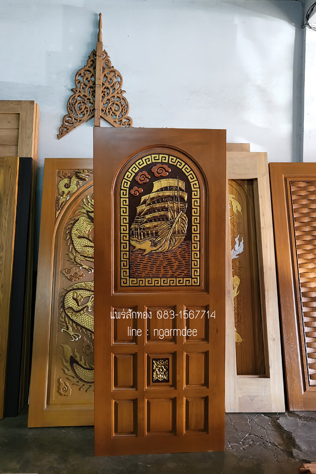 ประตูไม้สัก