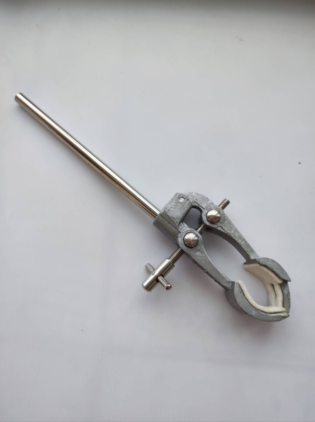 ที่จับยึดคอนเดนเซอร์ Condenser Clamps