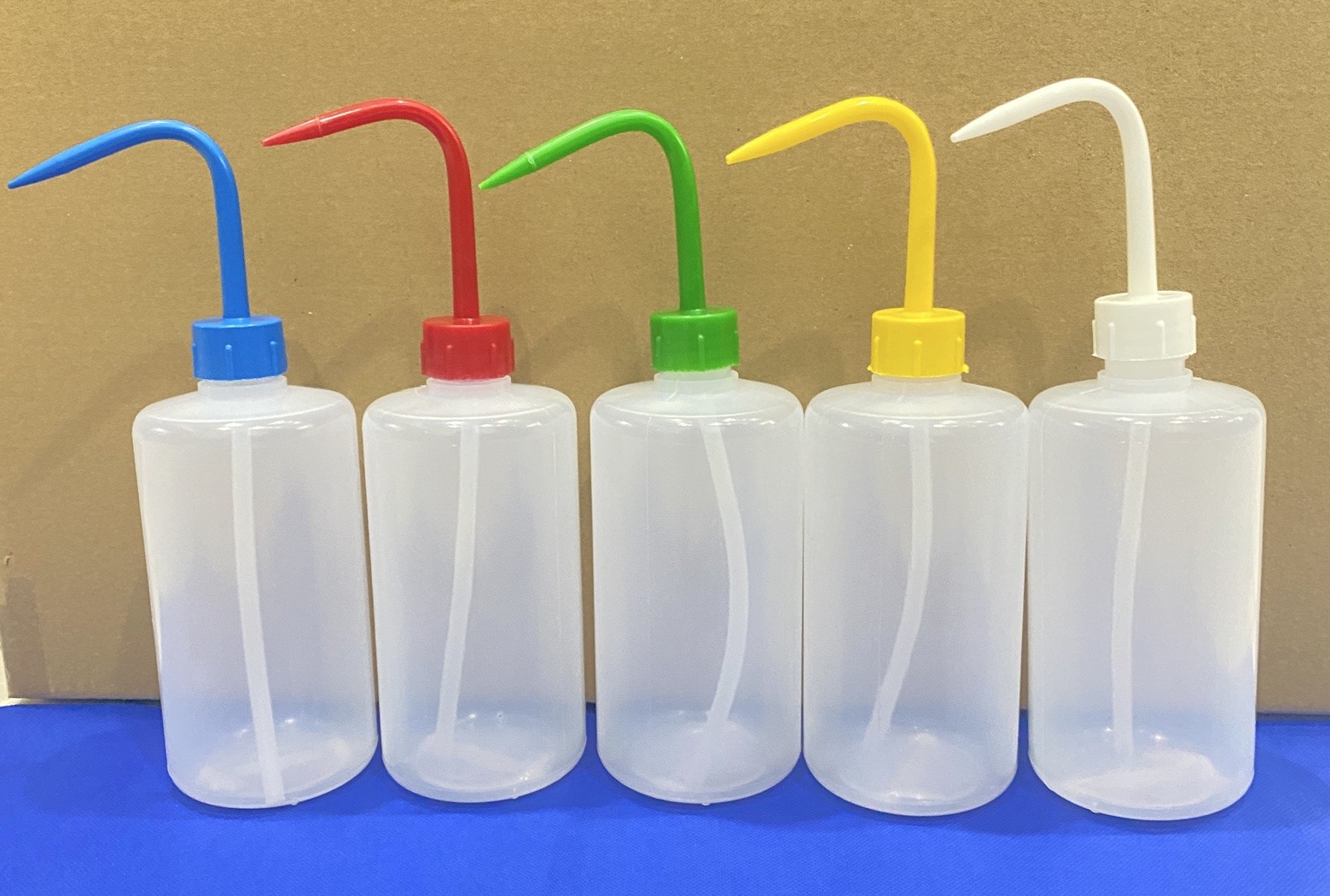 ขวดฉีดน้ำกลั่น 250 ml ปากแคบ สายฉีดยาวสีแดง Wash Bottle