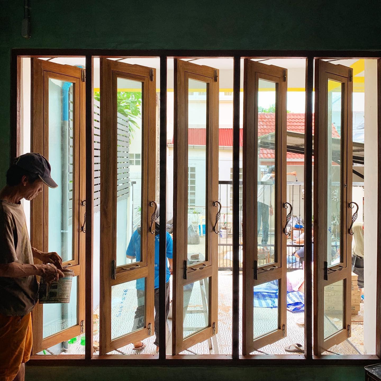 ประตูไม้สัก