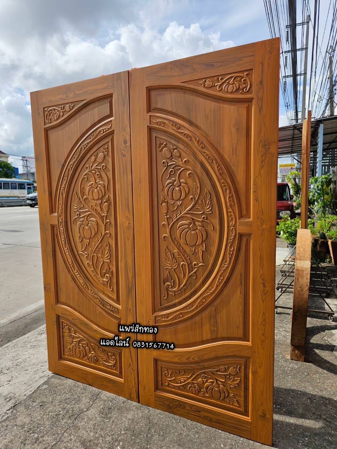 ประตูไม้สัก