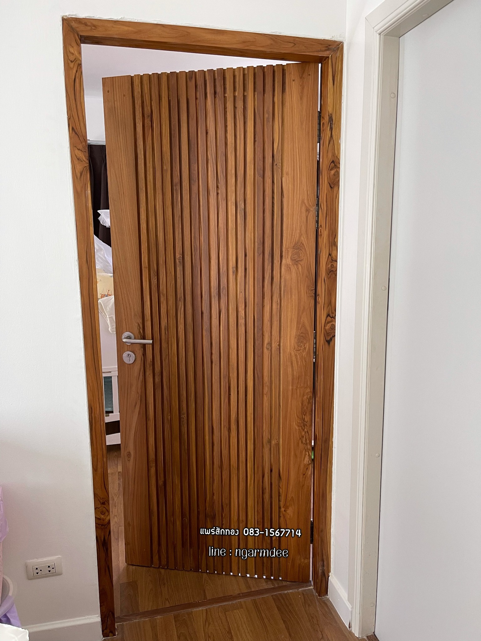 ประตูไม้สัก