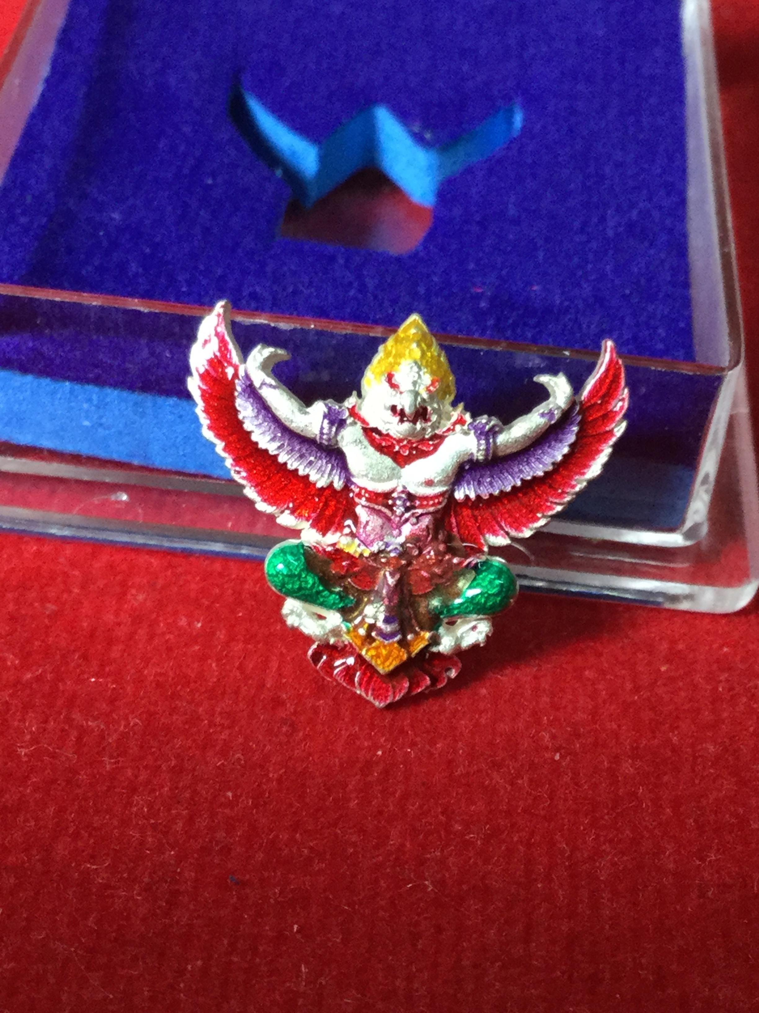 พญาครุฑ รุ่น เปิดขุมทรัพย์ เนื้อเงินลงยาแดง พิมพ์เล็ก No.1137