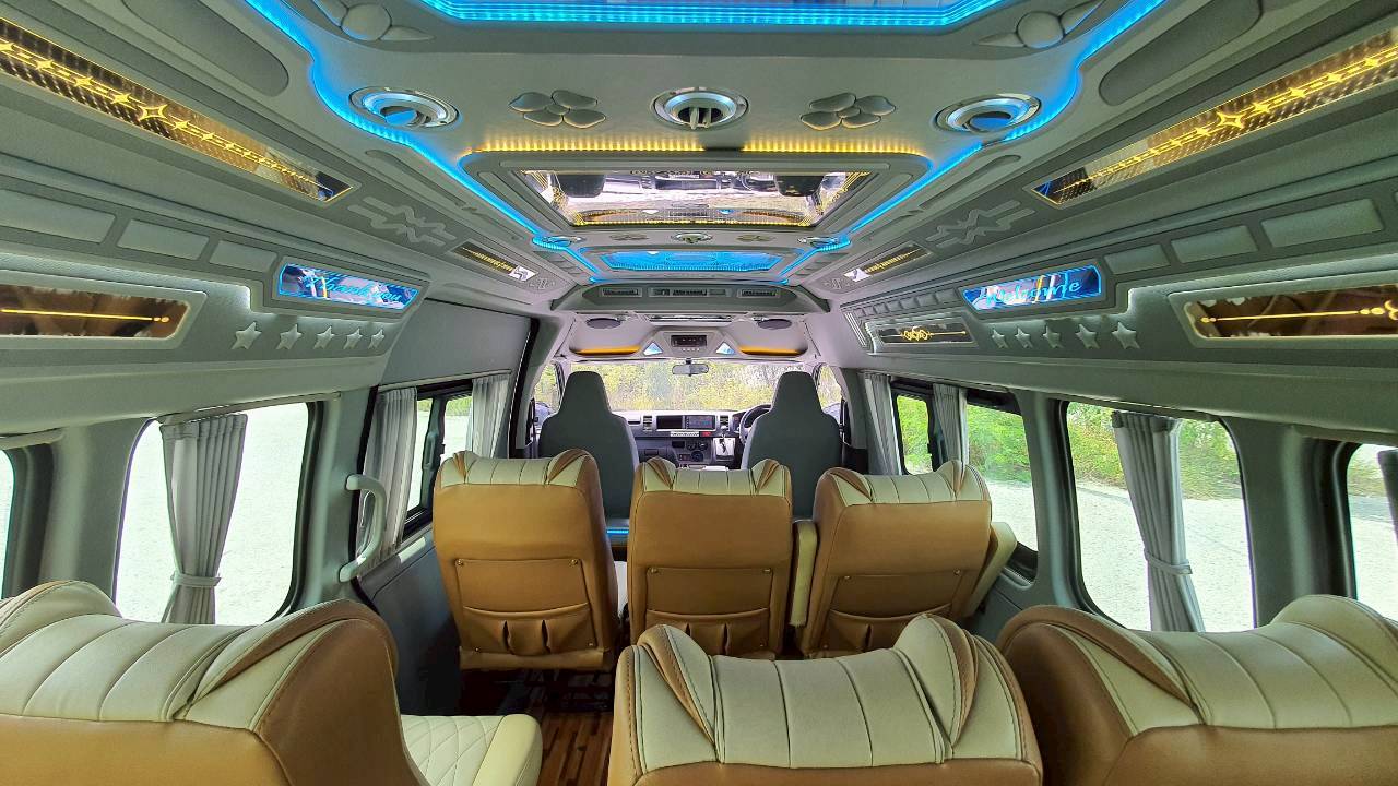 TOYOTA COMMUTER 3.0 A/T 2016