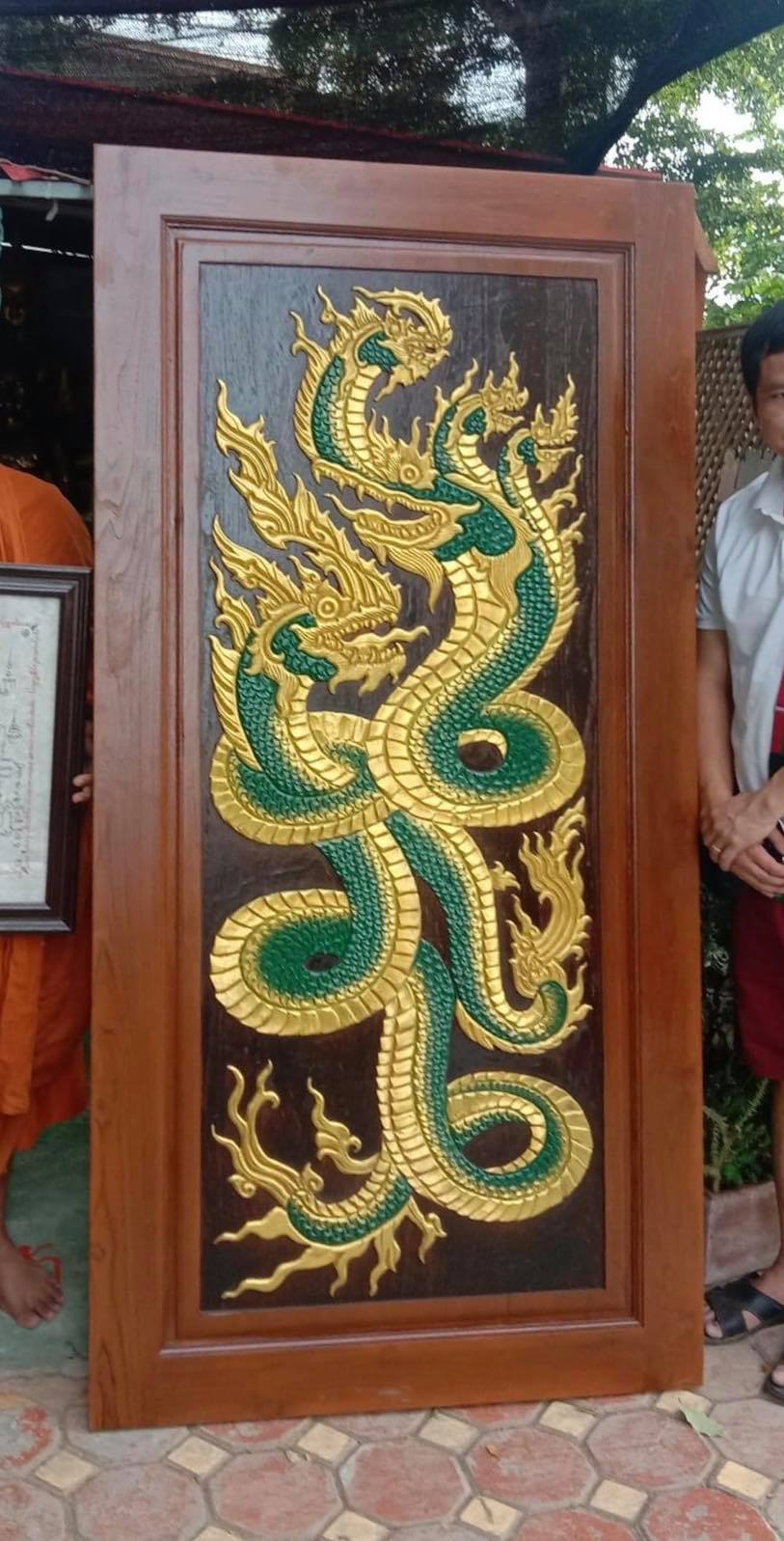 ประตูไม้สักลายมังกร