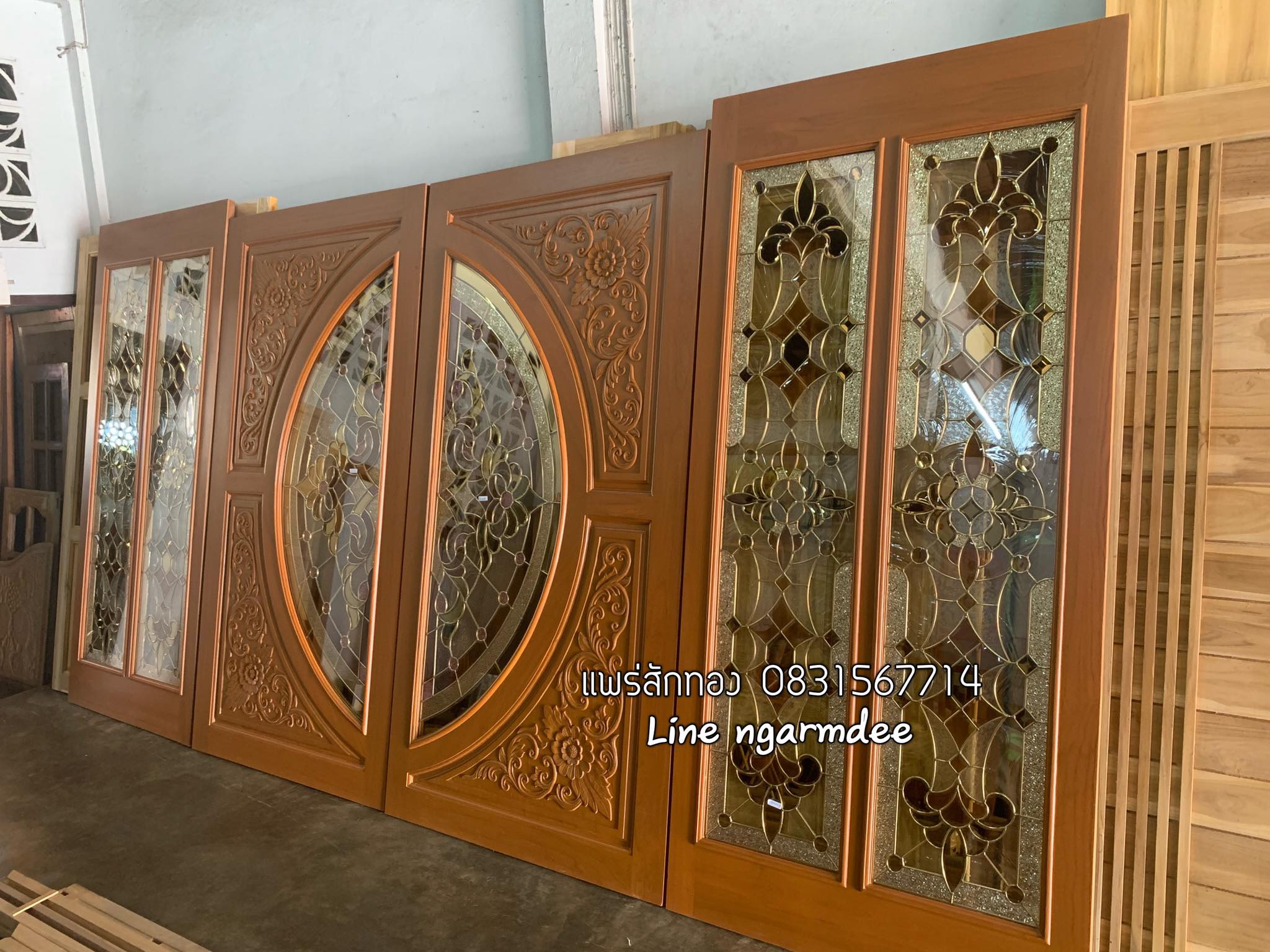 ประตูไม้สักกระจกนิรภัย