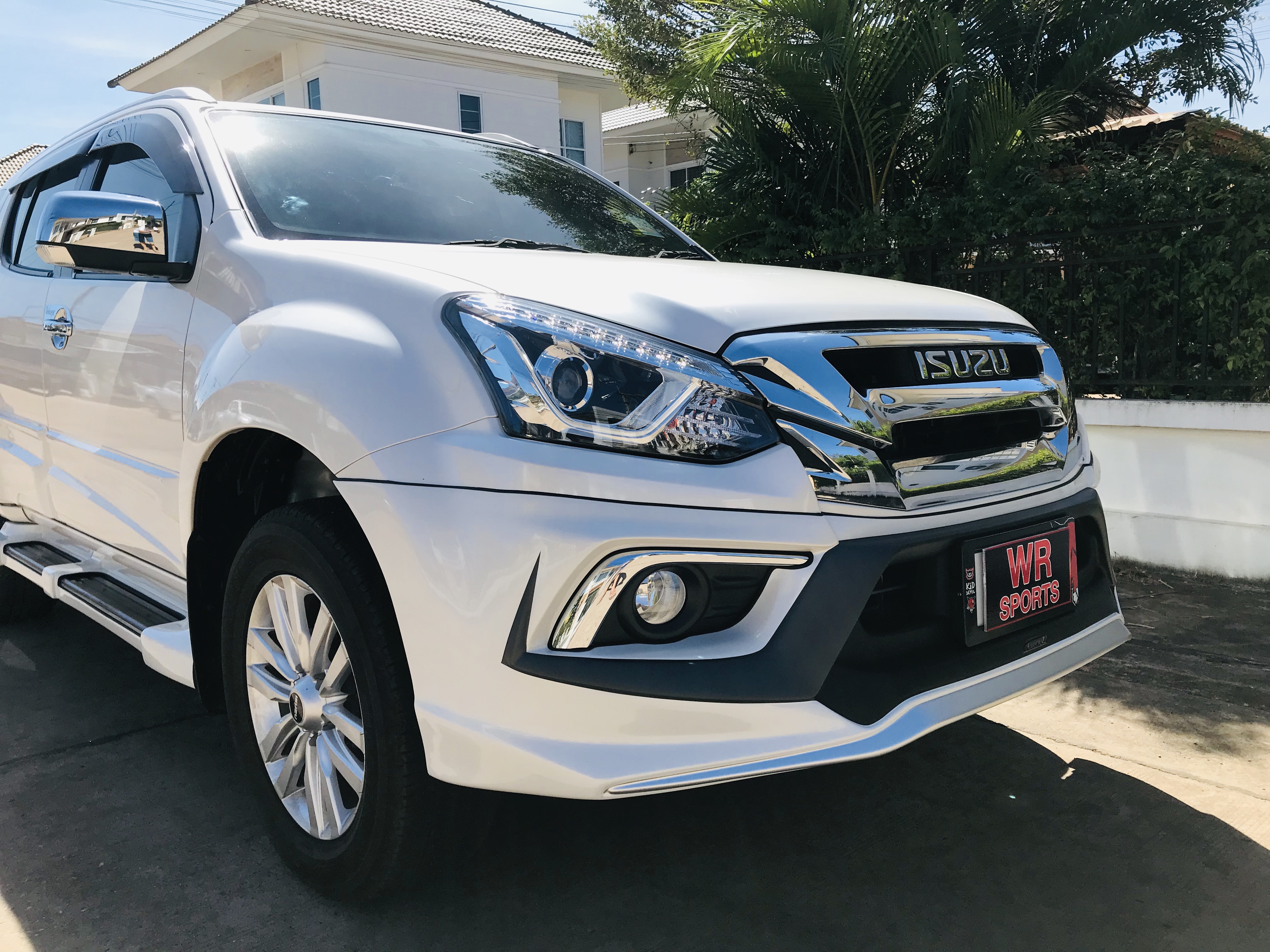 ชุดแต่งรอบคัน ISUZU - MU-X 2017 ทรง Amotriz