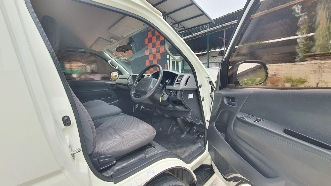 TOYOTA COMMUTER 2.7 CNG M/T 2012