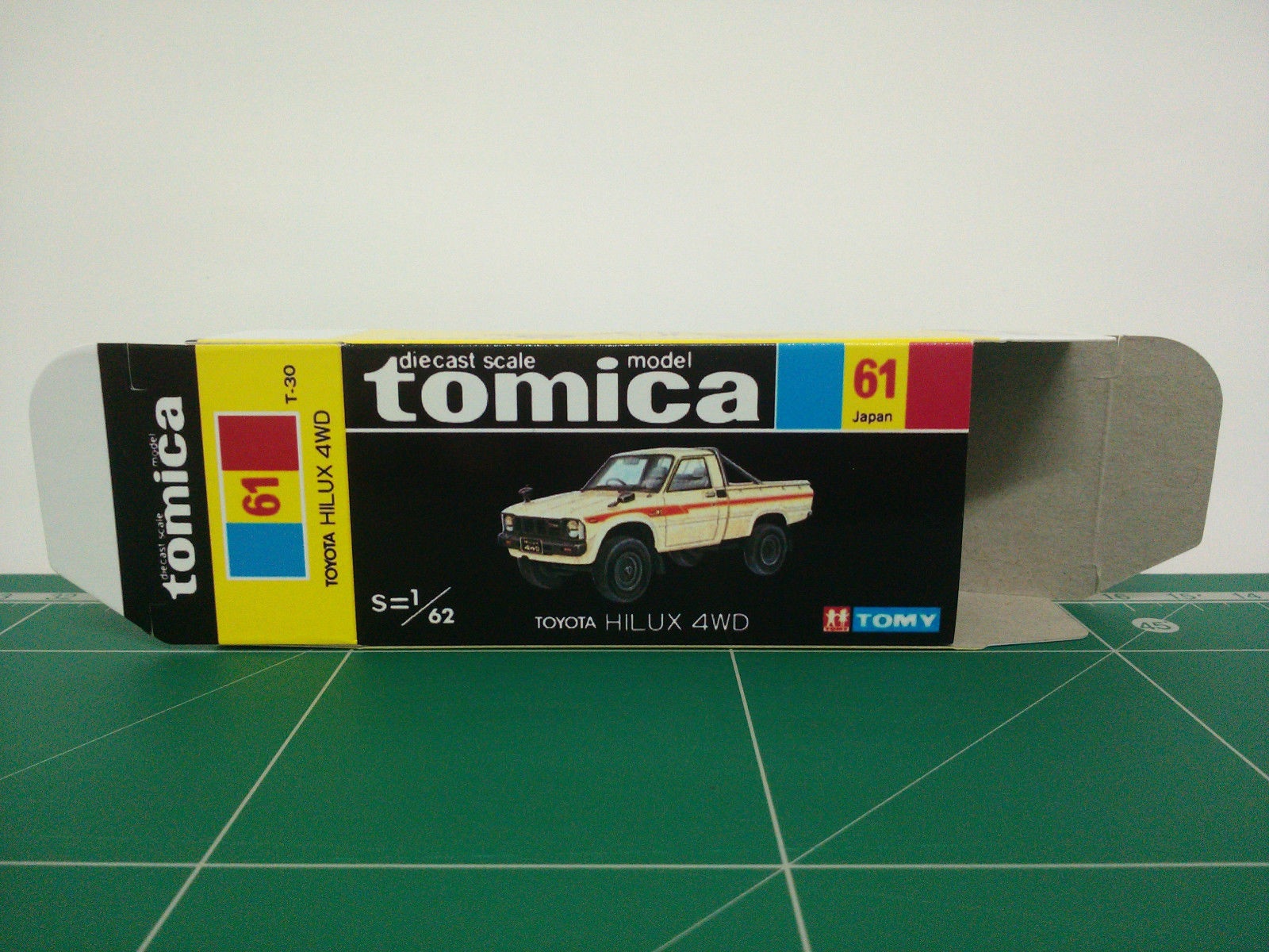 กล่องพิมพ์ Reproduction Box สำหรับ Tomica Black Box No.61 Toyota Hilux 4WD (กล่องเปล่า, ไม่มีรถ)