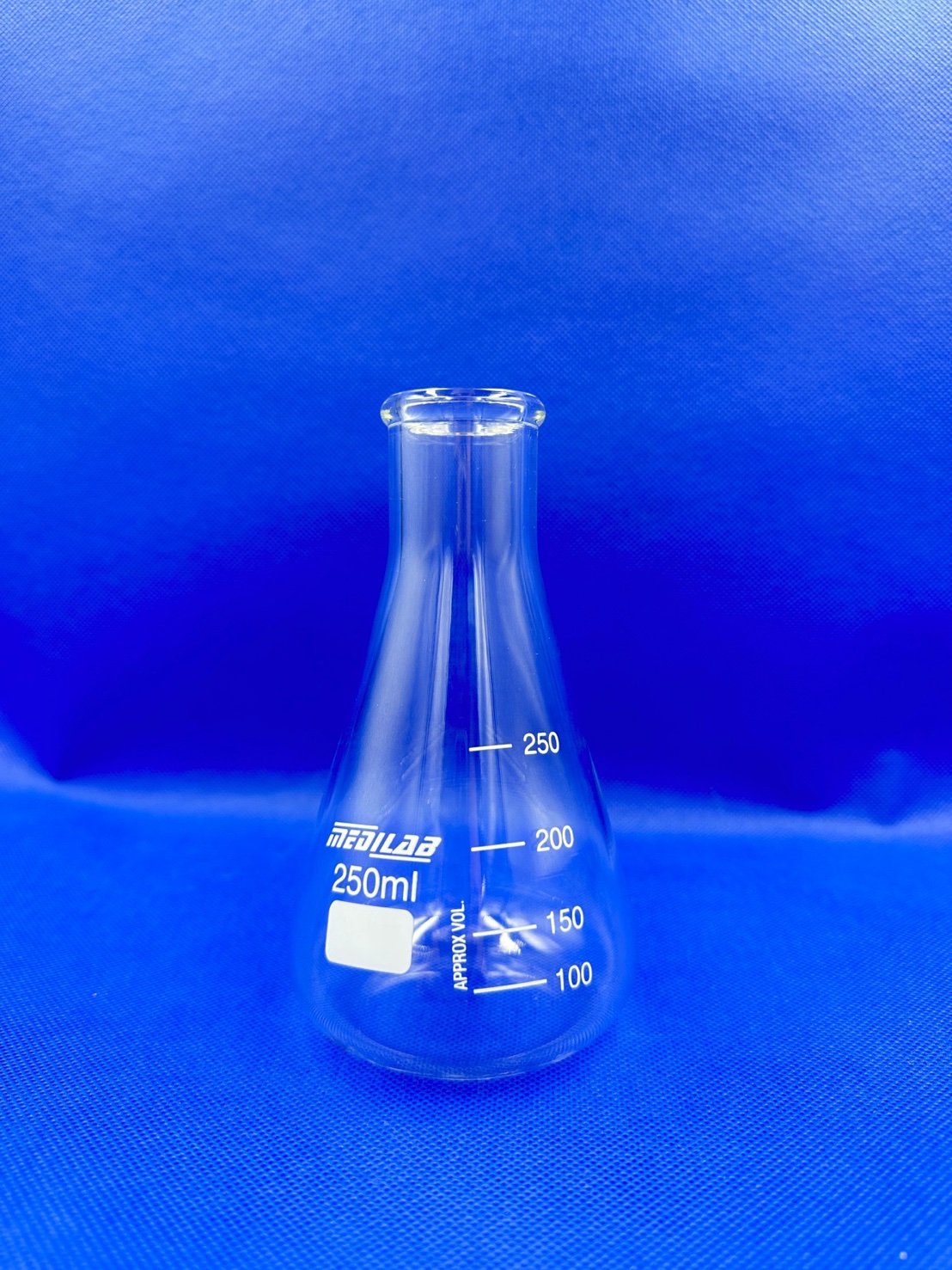 ขวดรูปชมพู่คอแคบ 250 ml Erlenmeyer Flask "Medilab"