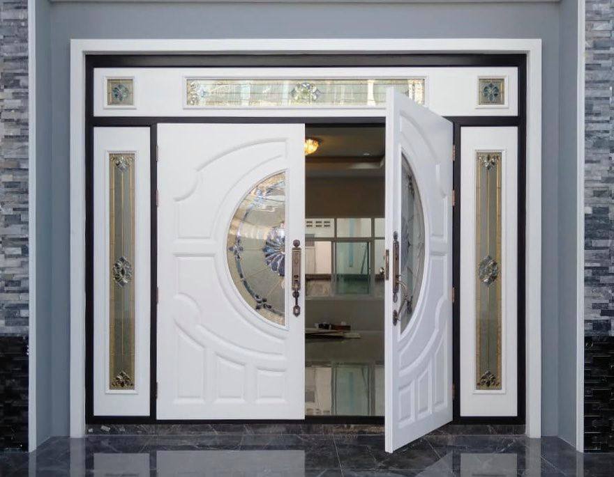 ประตูไม้สักกระจกนิรภัย