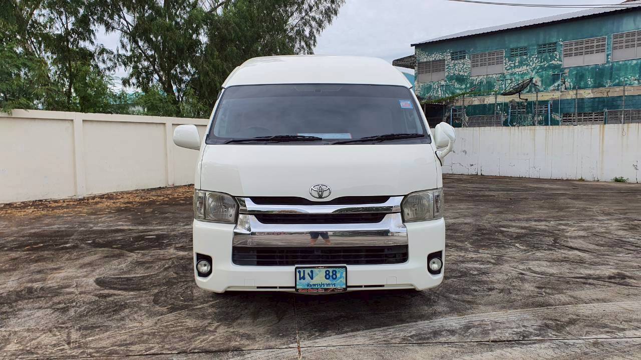 TOYOTA COMMUTER 3.0 A/T 2015