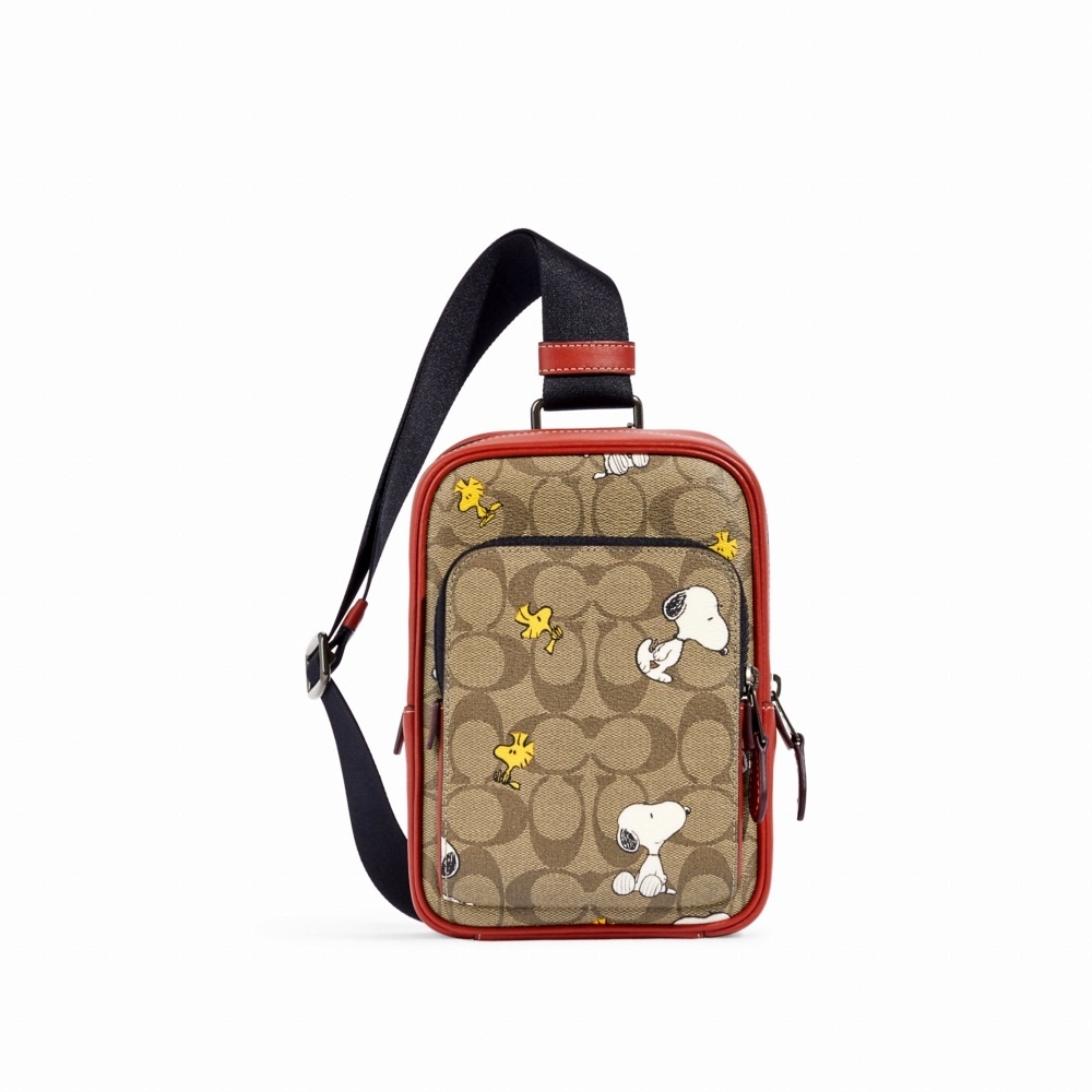 กระเป๋าคาดอกคาดเอว COACH CE600 COACH X PEANUTS TRACK PACK 14 IN SIGNATURE CANVAS WITH SNOOPY WOODSTOCK PRINT (QBE7V) [CE600QBE7V-MA]