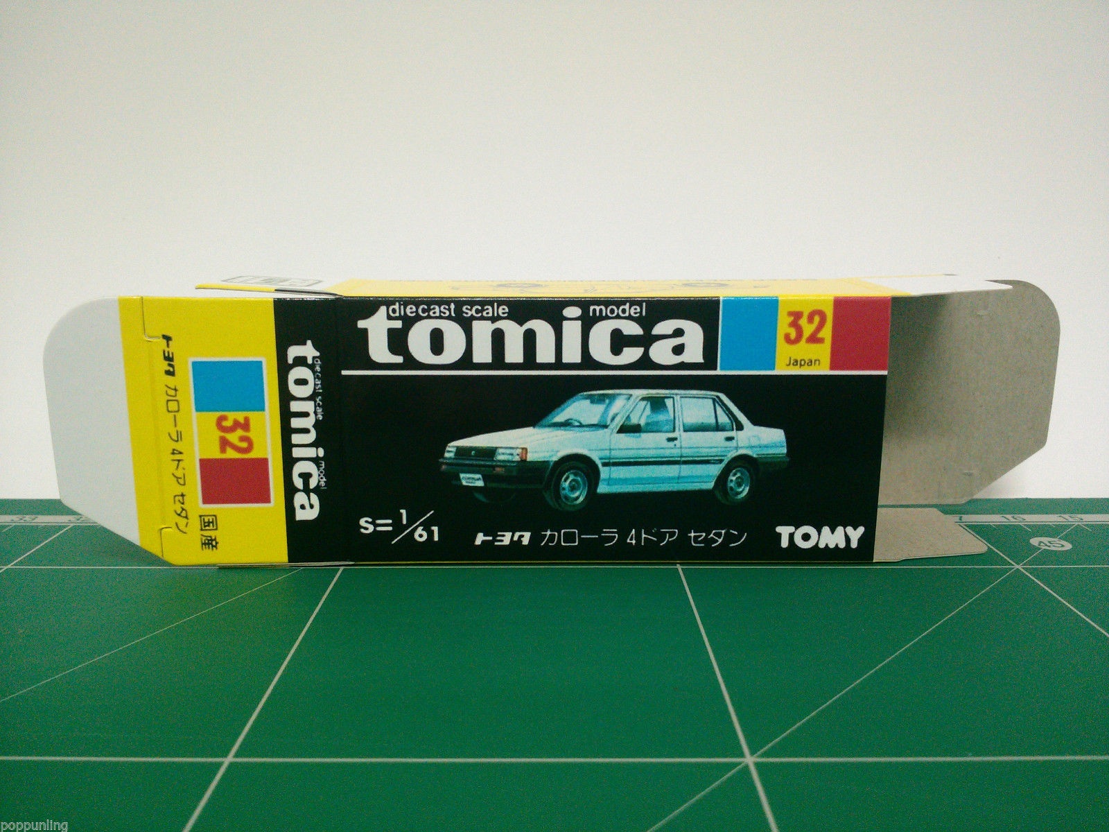 กล่องพิมพ์ Reproduction Box สำหรับ Tomica Black Box No.32 Toyota Corolla 4door Sedan (กล่องเปล่า, ไม่มีรถ)