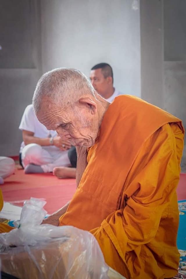 รูปหล่อ ไอ้ไข่ วัดเจดีย์ รุ่นอริยทรัพย์ 2562