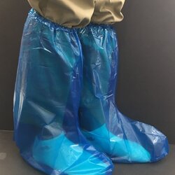 ถุงคลุมเท้าพลาสติกสีฟ้า Boot Cover CPE Blue เกรดการแพทย์ (1 แพ็ค 25 คู่)