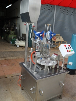เครื่องบรรจุน้ำถ้วย6หลุมกึ่งอัตโนมัติ