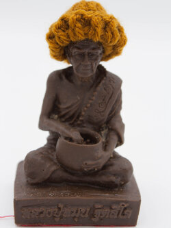 พระบูชา หลวงปู่หมุน ขนาด 1.5 นิ้ว รุ่นชนะมาร 2559 เนื้อแร่เหล็กน้ำพี้ สีน้ำตาล