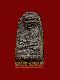 หลวงพ่อทวด วัดห้วยมงคล รุ่นลายเซ็นต์ ปี49 เนื้อดำฝังหัวใจพระราหู พิมพ์พระรอด