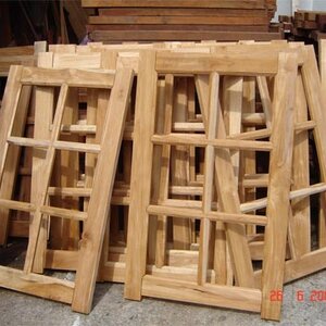 หน้าต่างไม้สัก