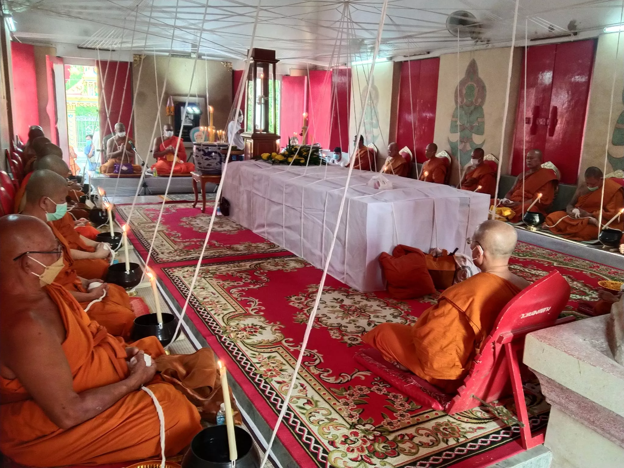 ลุ้นเนื้อพระเครื่อง รุ่น รวยพันล้าน (ย้อนยุค) (หลวงพ่อรวย ปาสาทิโก) (ออกวัดหนองกลาง-ตากแดด) ยกลัง